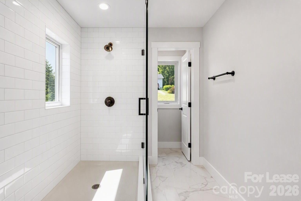 618 E Holly Street - Photo 4