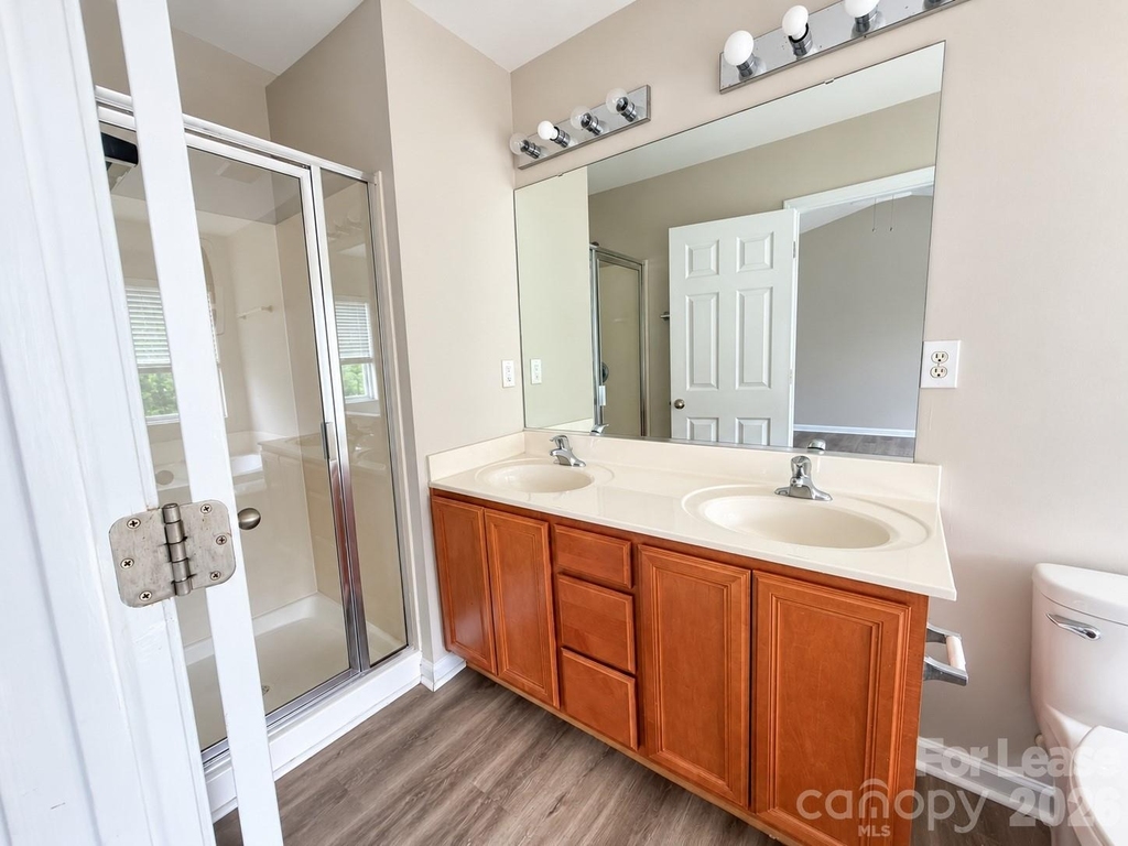 2005 Cambridge Beltway Drive - Photo 10