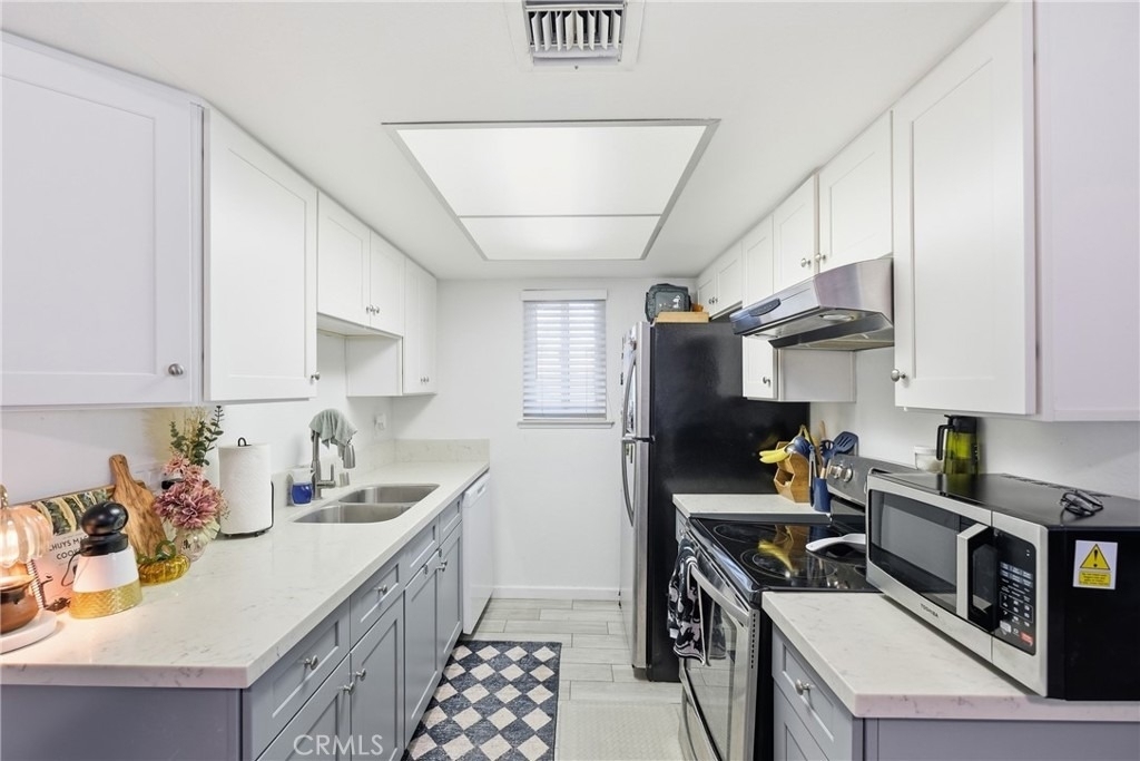 1328 Primrose - Photo 10