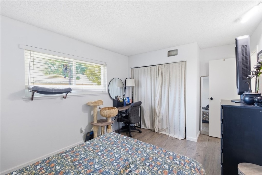 1328 Primrose - Photo 16
