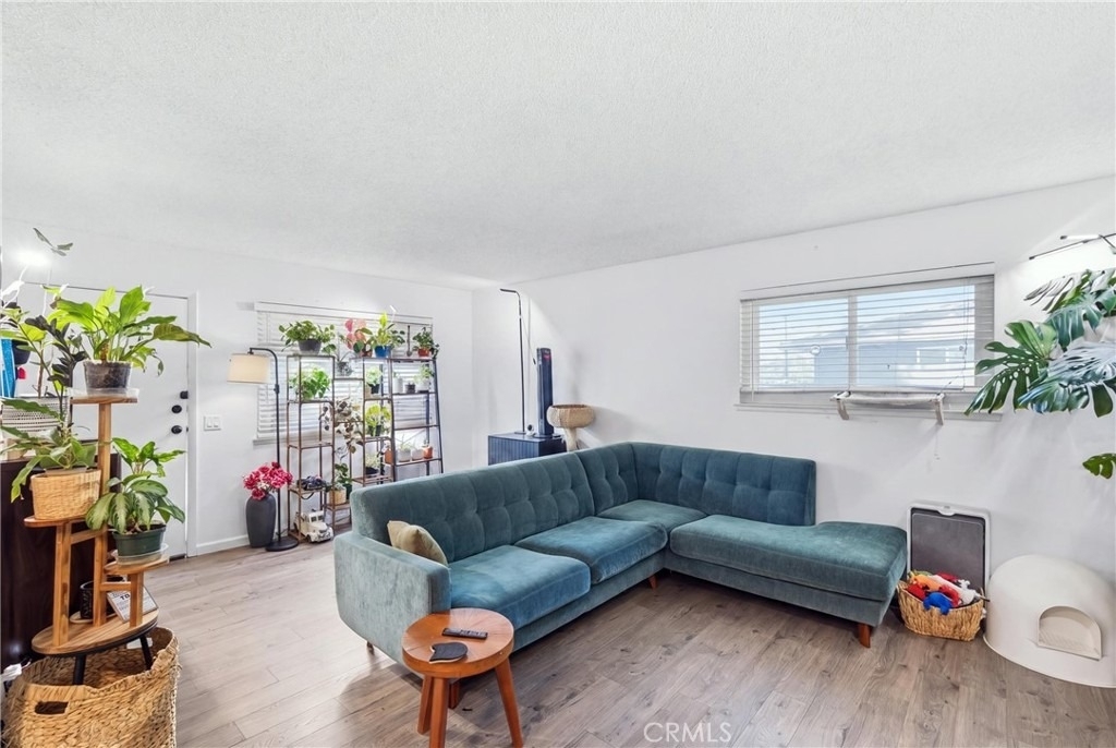 1328 Primrose - Photo 6
