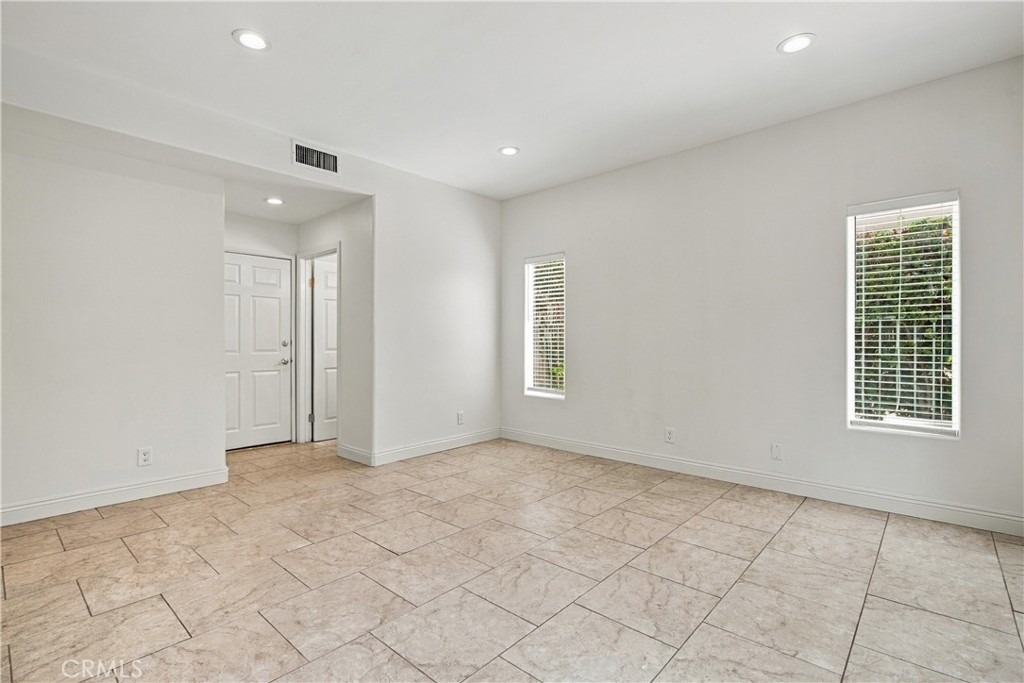 10002 Reseda Boulevard - Photo 15
