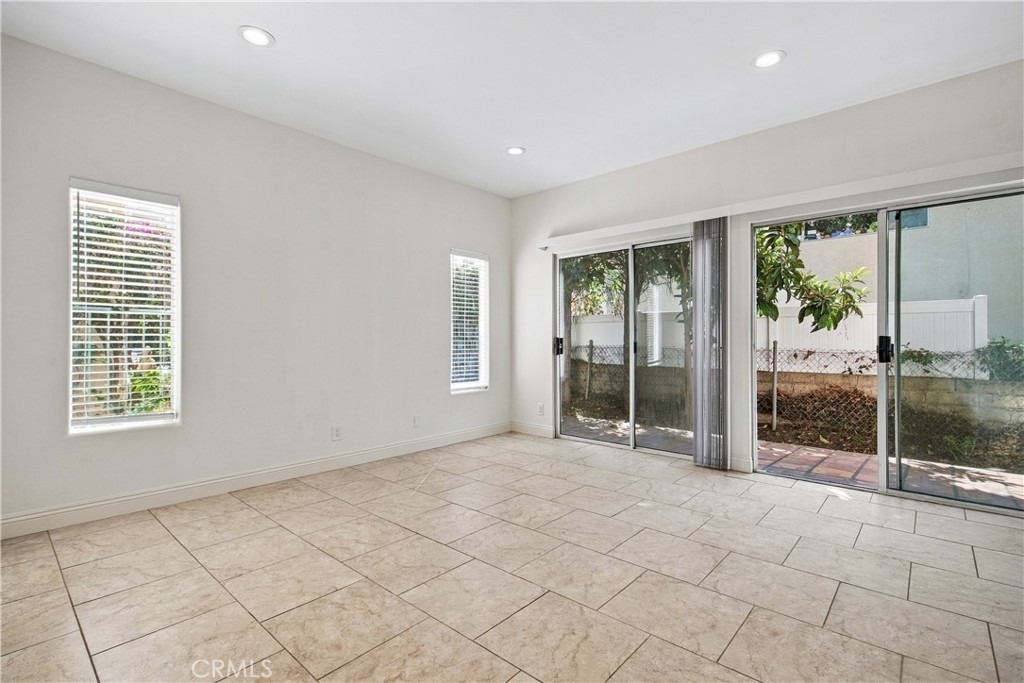 10002 Reseda Boulevard - Photo 14