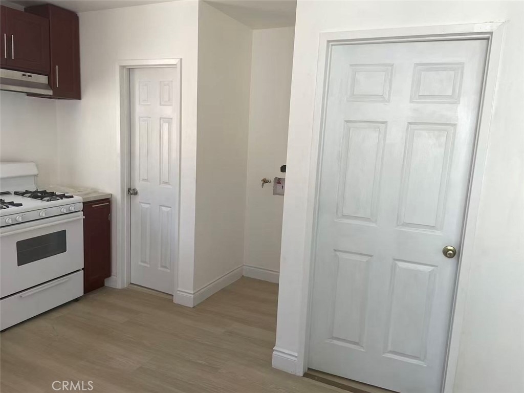 672 E 115th - Photo 3