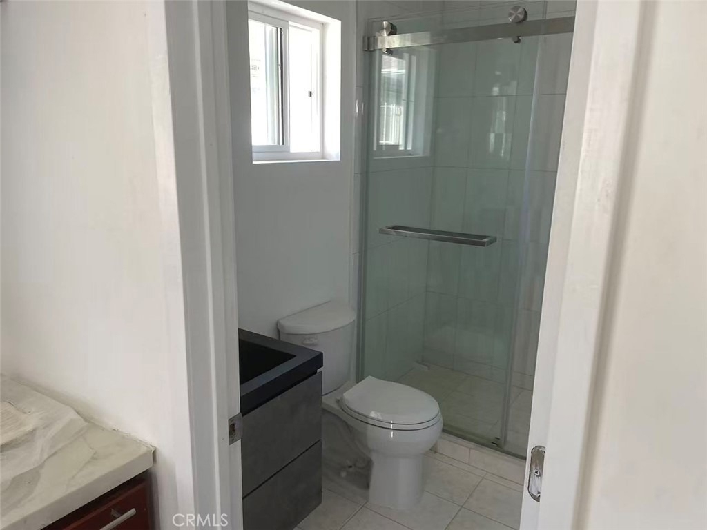 672 E 115th - Photo 2