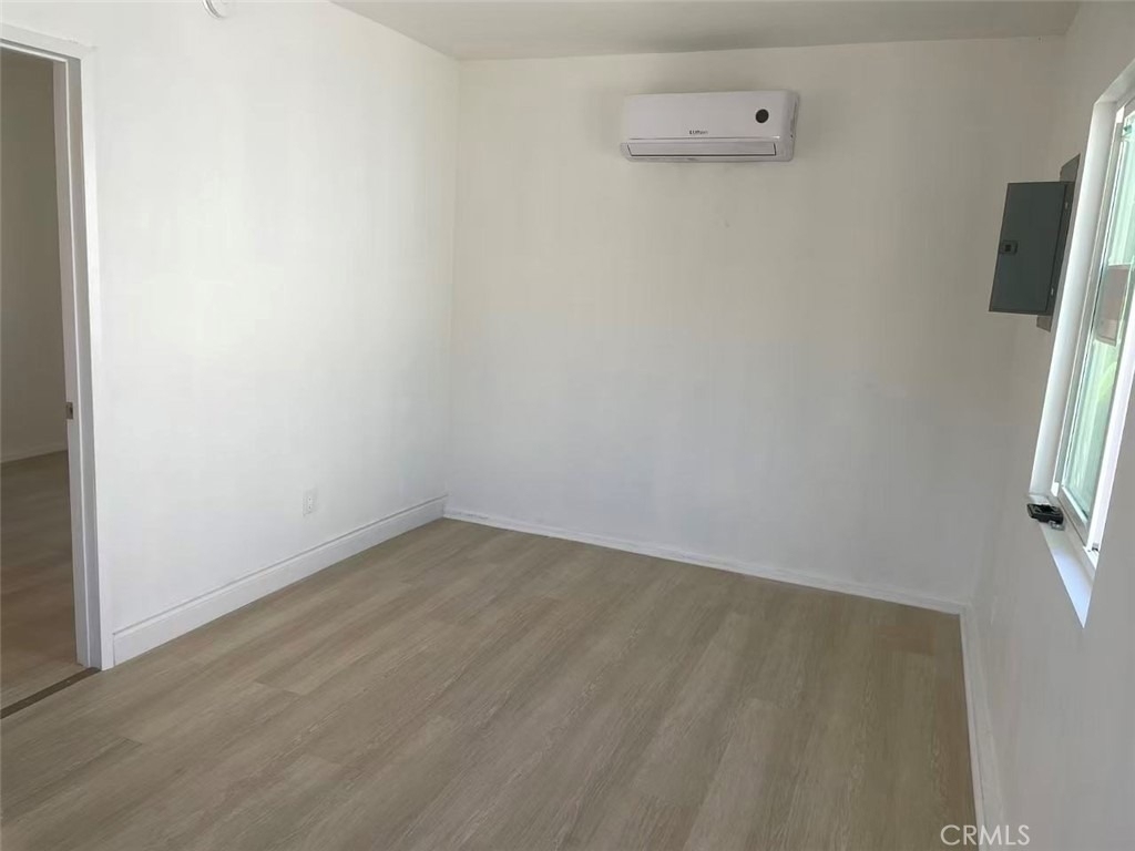 672 E 115th - Photo 6
