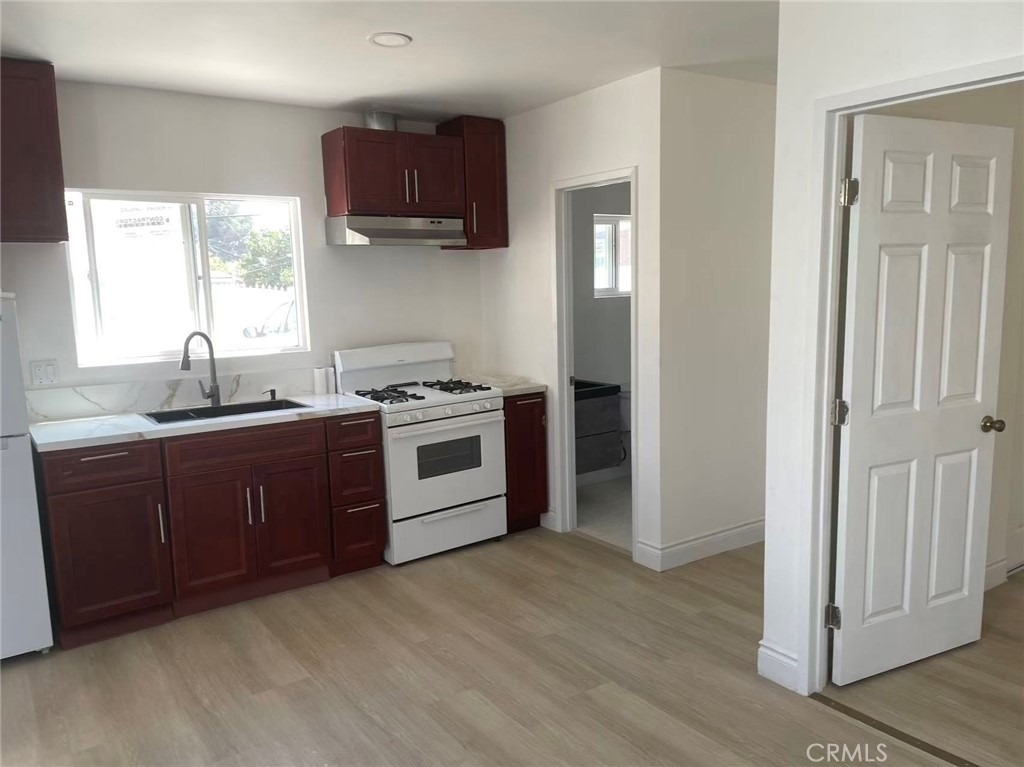 672 E 115th - Photo 5