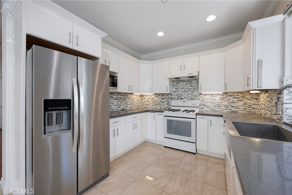 1760 Taylor Lane - Photo 8