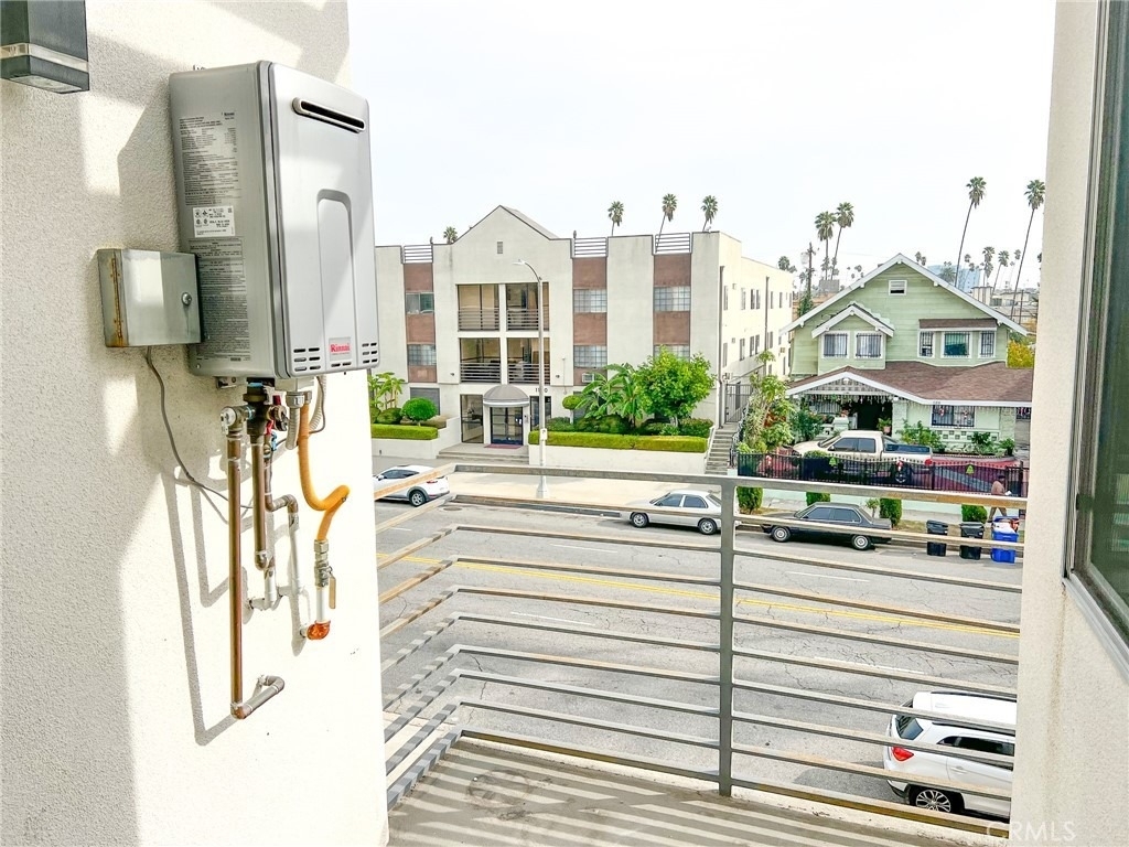1183 Crenshaw Boulevard - Photo 3