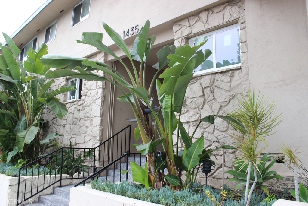 1435 N Fairfax - Photo 0