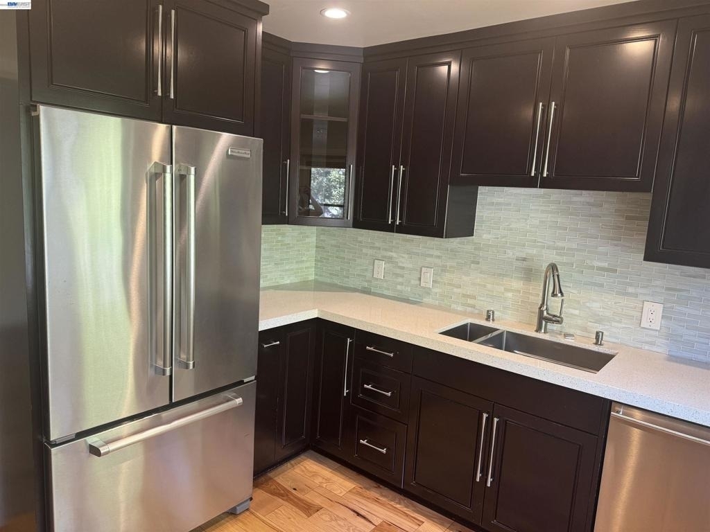 752 University Ave - Photo 9