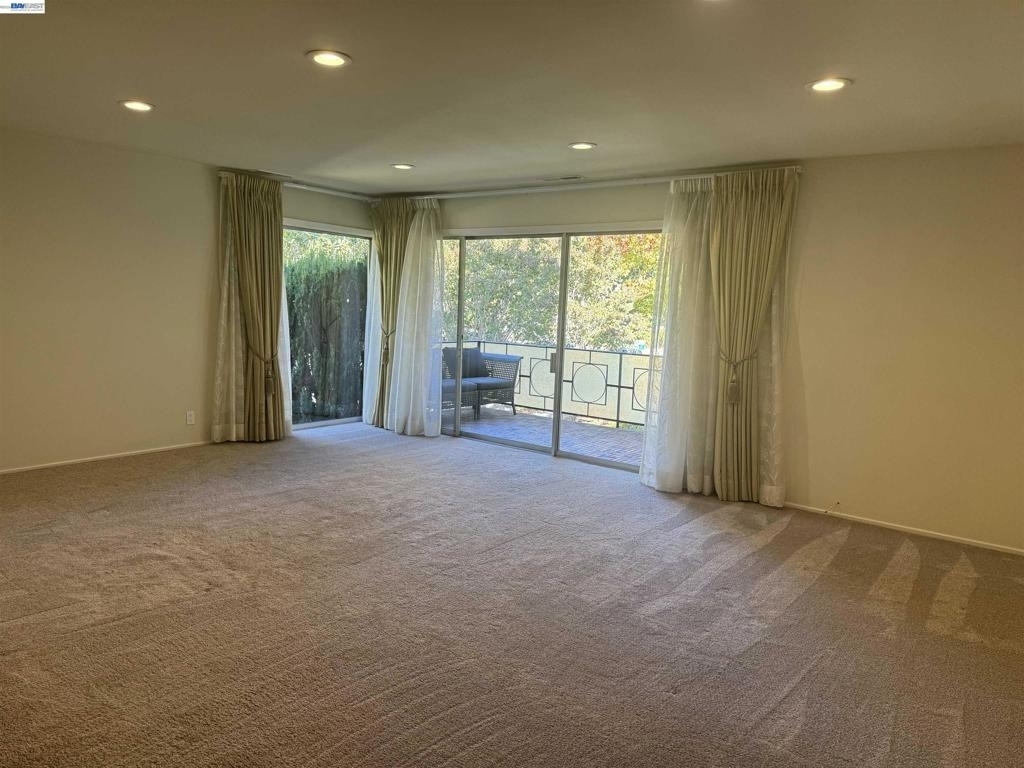 752 University Ave - Photo 34
