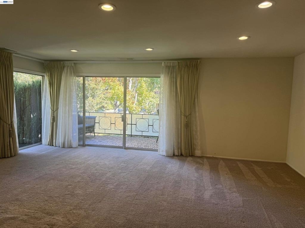 752 University Ave - Photo 35
