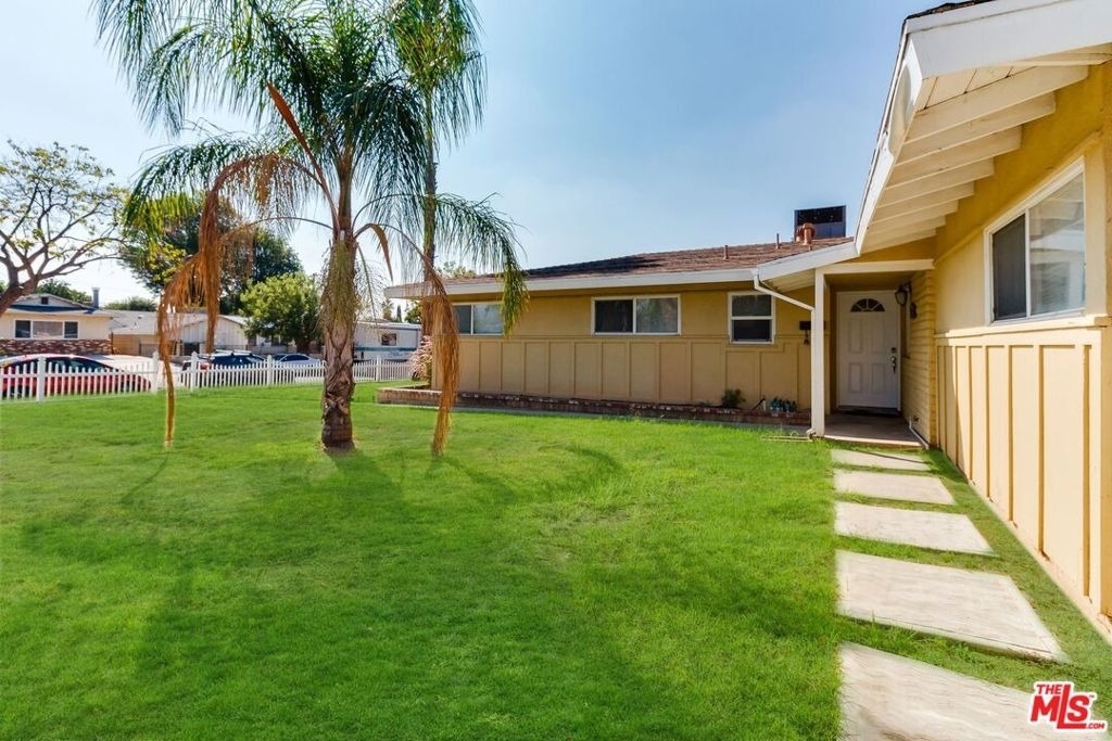 11257 Collett Avenue - Photo 3