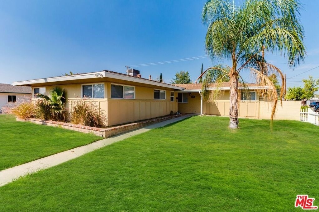 11257 Collett Avenue - Photo 2