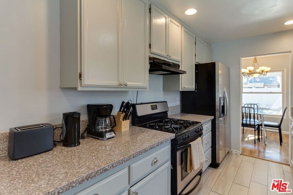 7858 Jamieson Avenue - Photo 11