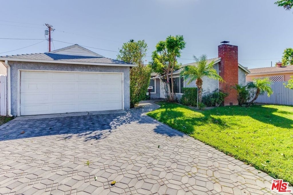 7858 Jamieson Avenue - Photo 2