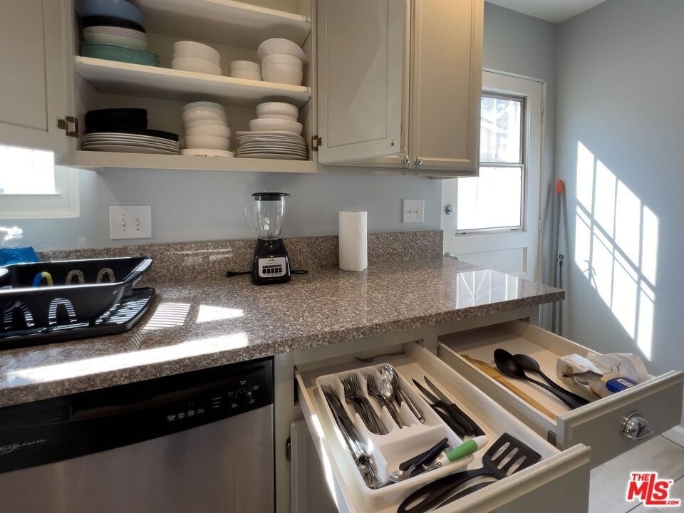 7858 Jamieson Avenue - Photo 14