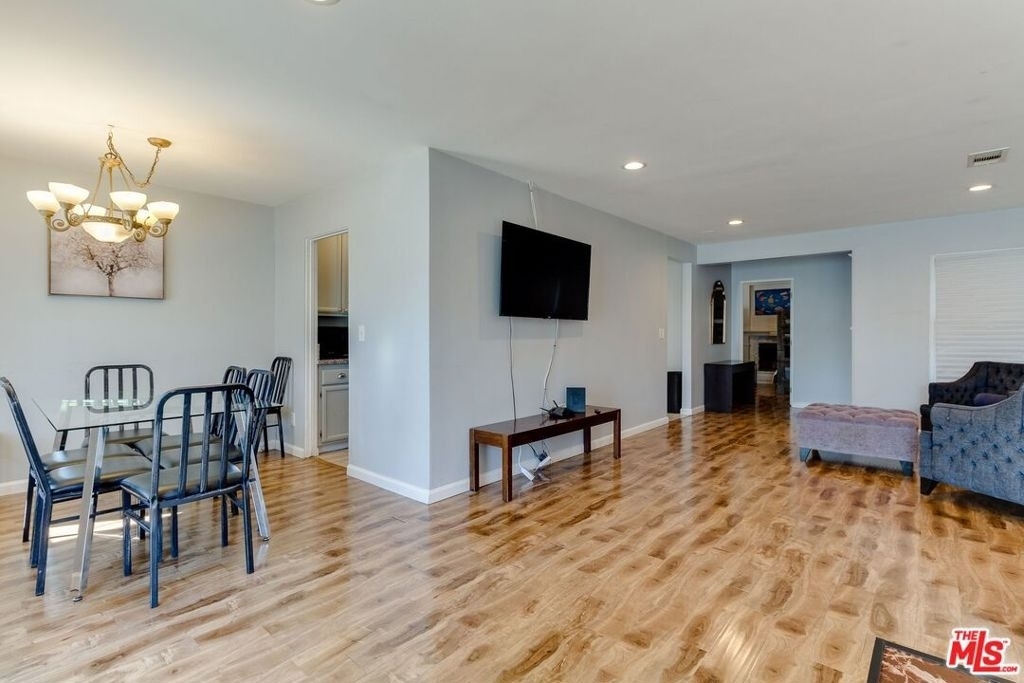 7858 Jamieson Avenue - Photo 7