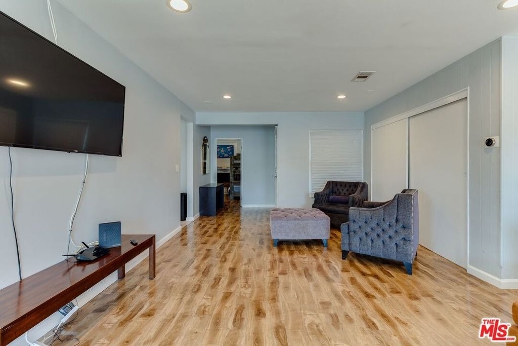 7858 Jamieson Avenue - Photo 6