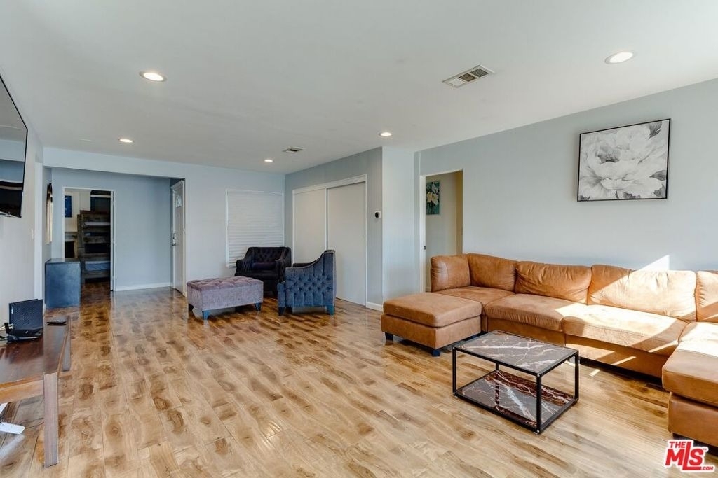 7858 Jamieson Avenue - Photo 4