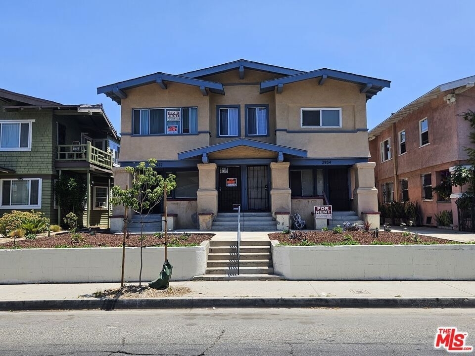 2934 1/2 S Normandie Avenue - Photo 0