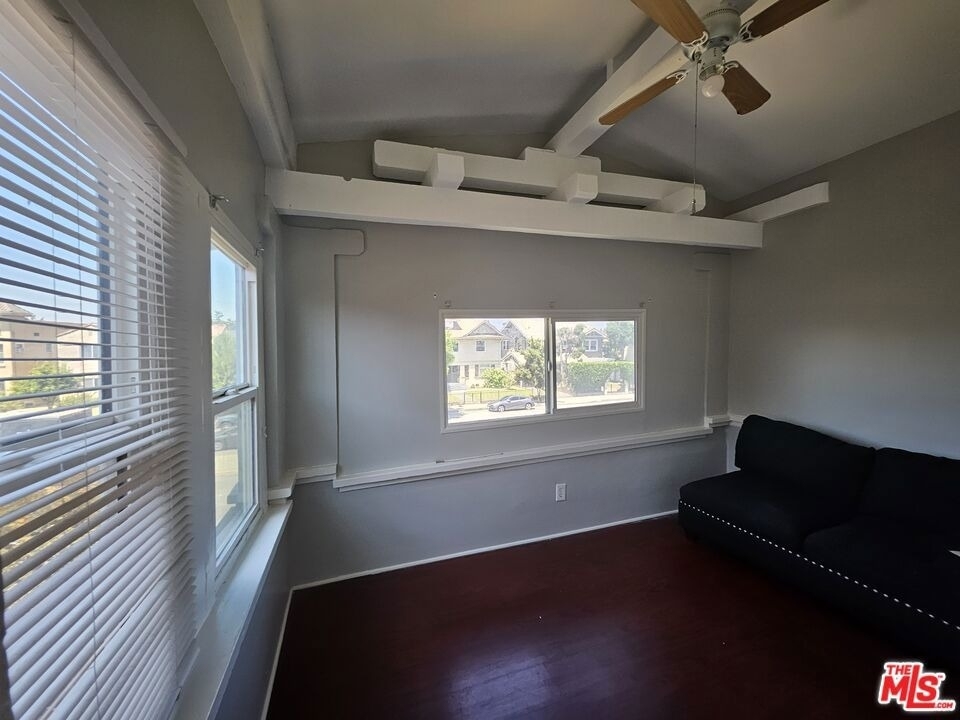 2934 1/2 S Normandie Avenue - Photo 13