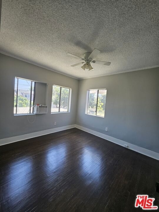 2934 1/2 S Normandie Avenue - Photo 15