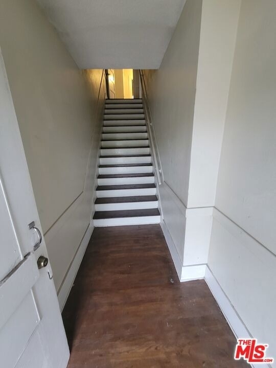2934 1/2 S Normandie Avenue - Photo 9