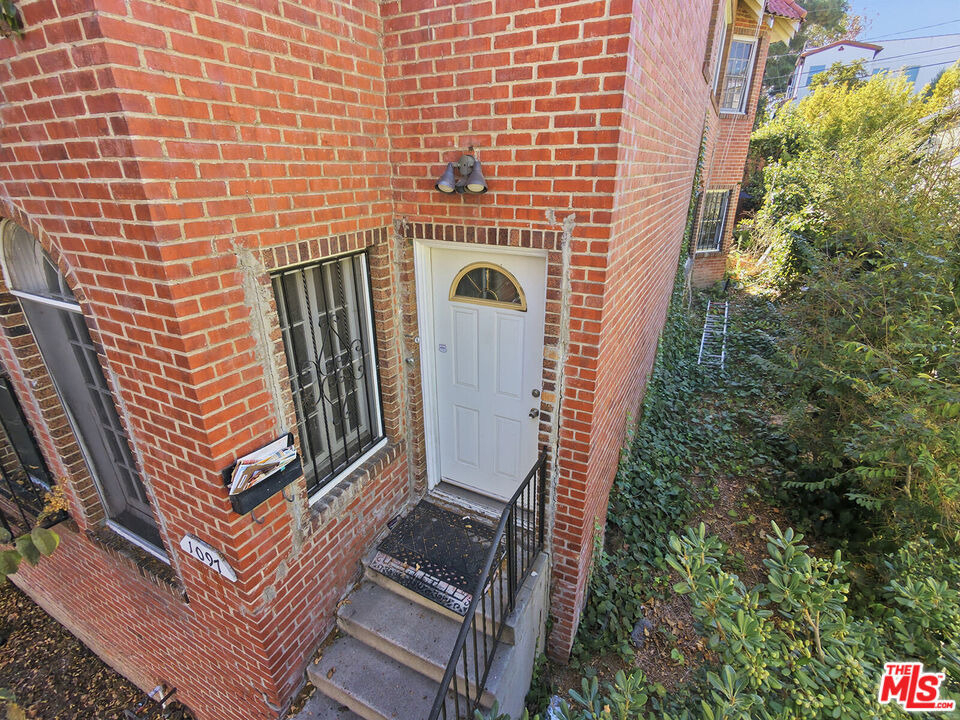 1097 S Orange Drive - Photo 3
