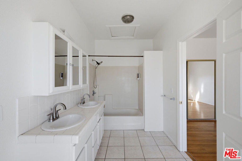 1097 S Orange Drive - Photo 29