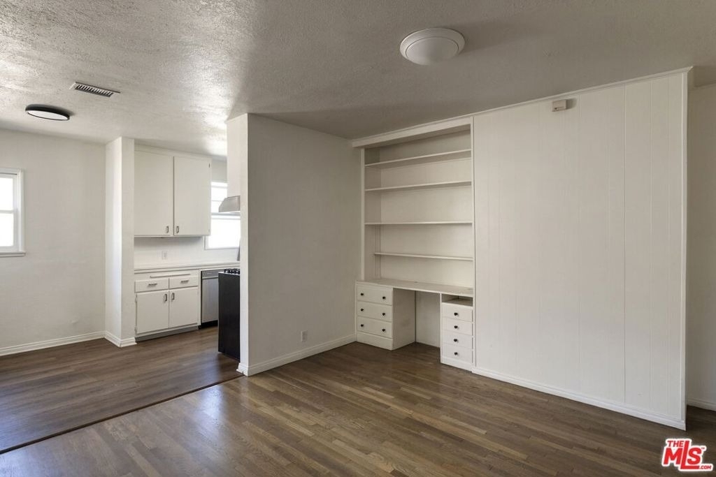 6315 Craner Avenue - Photo 9