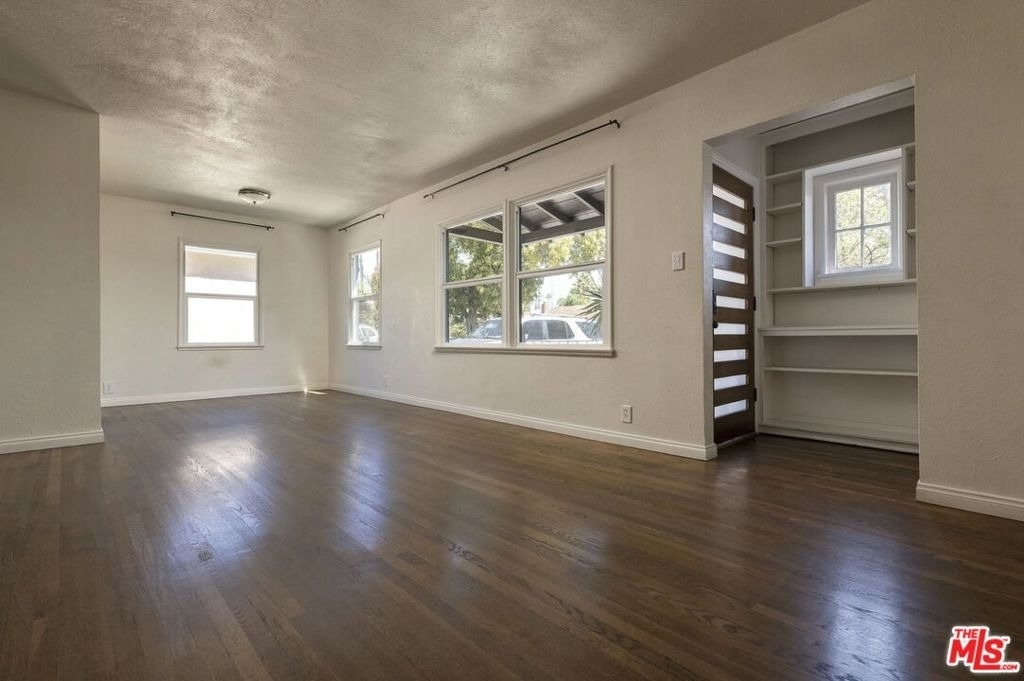 6315 Craner Avenue - Photo 2