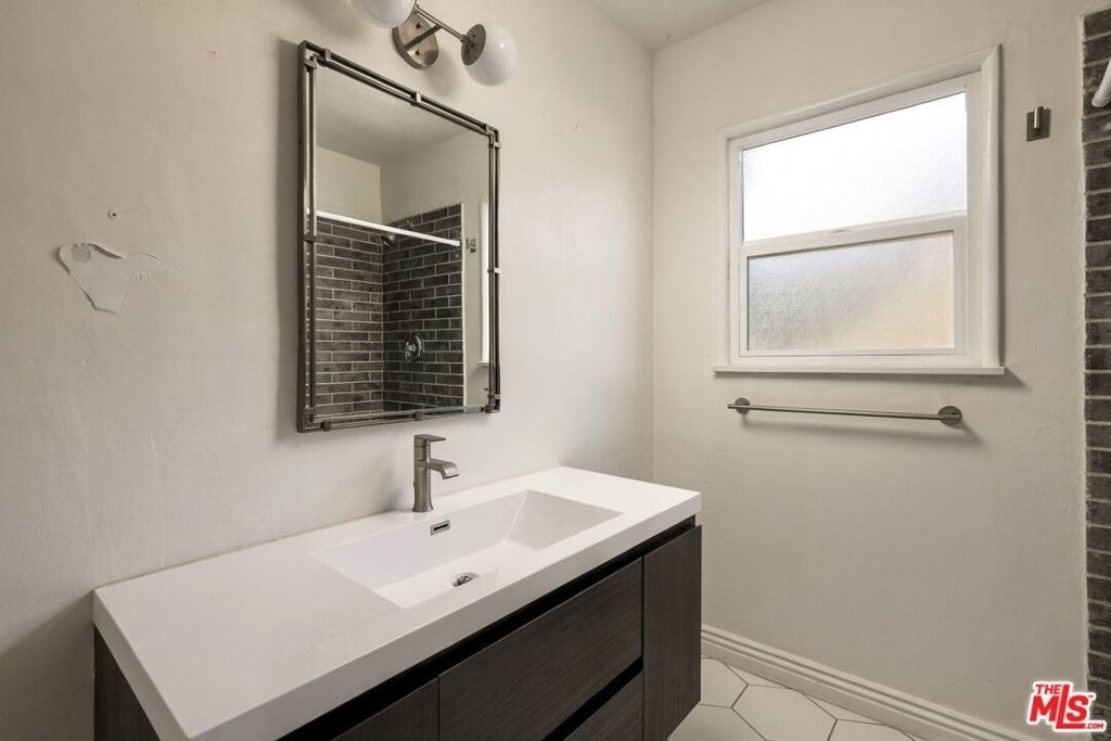 6315 Craner Avenue - Photo 14