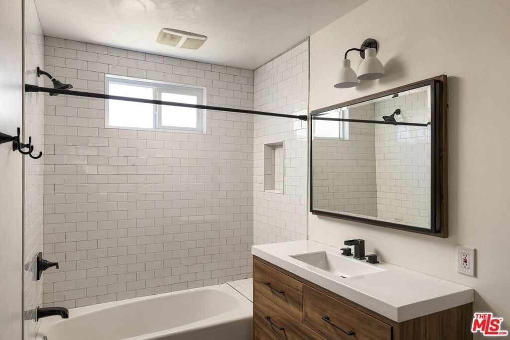 6315 Craner Avenue - Photo 18
