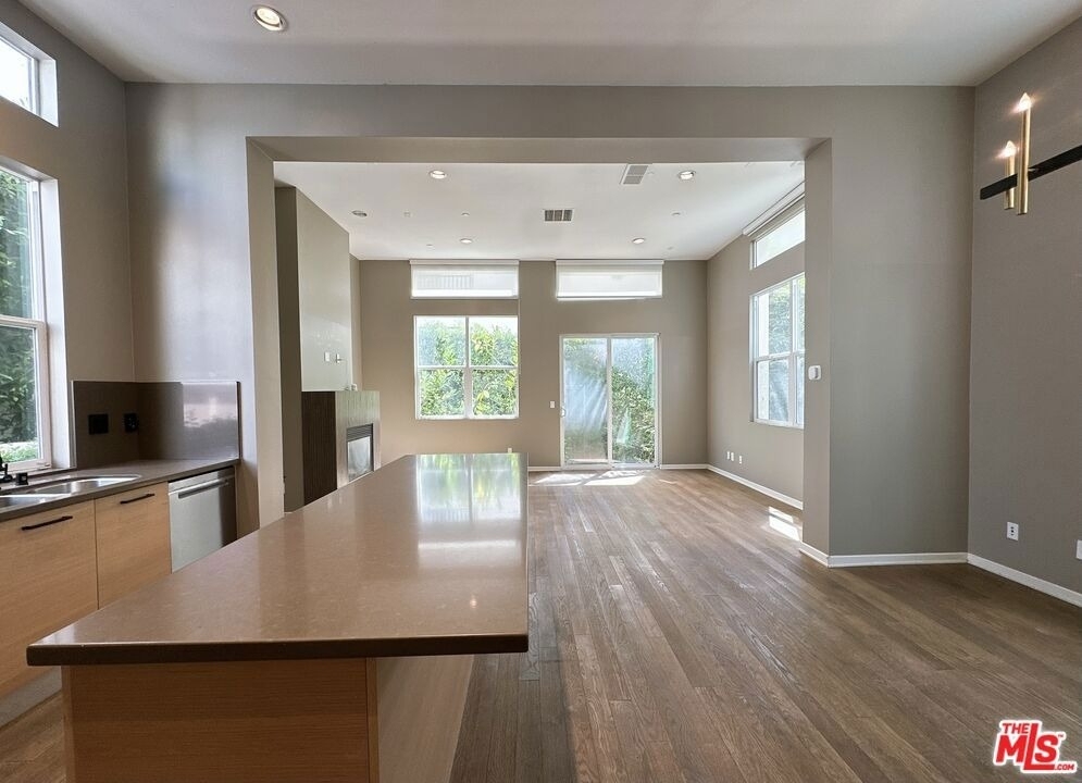 6581 Seabluff Drive - Photo 11