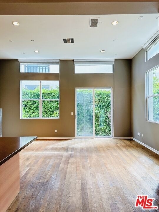 6581 Seabluff Drive - Photo 3