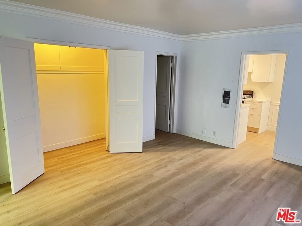 325 N Palm Drive - Photo 4