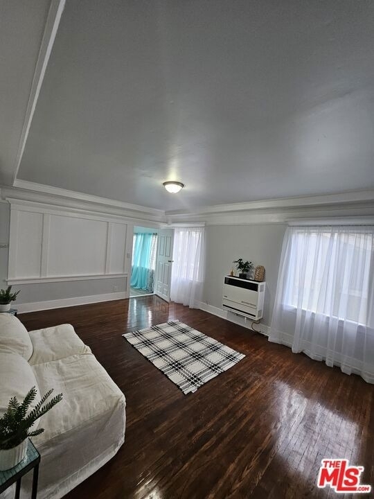 2932 1/2 S Normandie Avenue - Photo 1