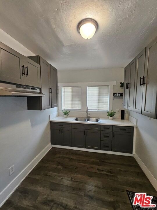 2932 1/2 S Normandie Avenue - Photo 9