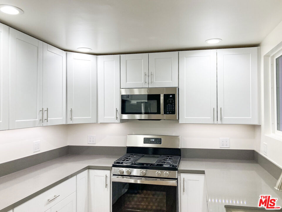 1249 23rd Street - Photo 5