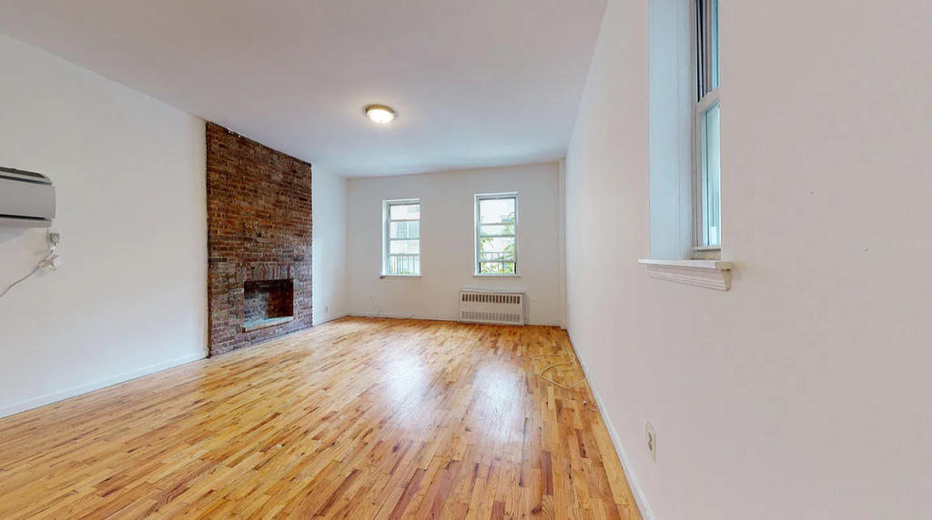 East 87th Street - Photo 4