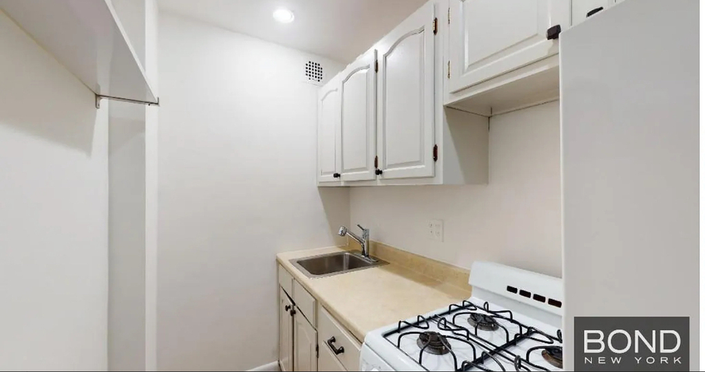 East 88th Street - Photo 7