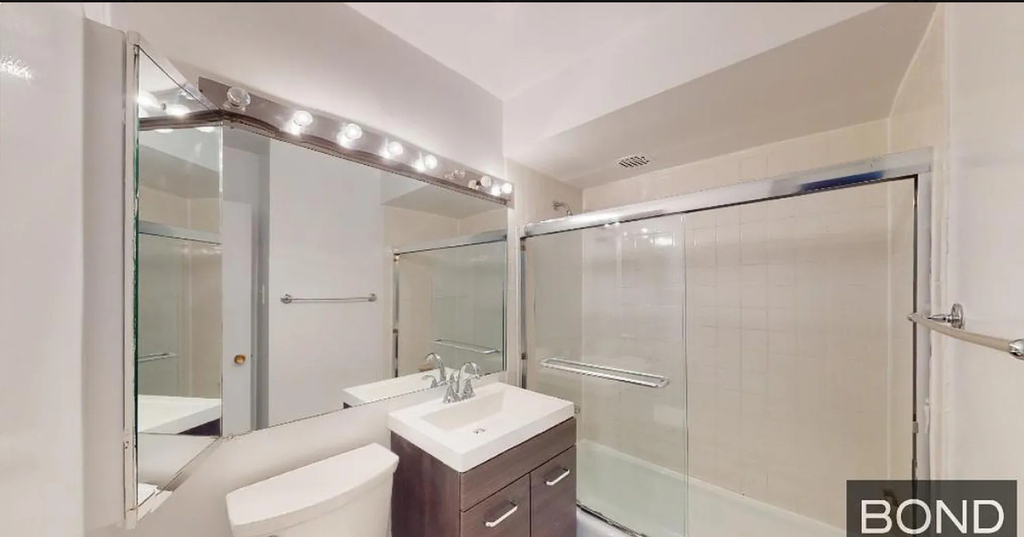 East 88th Street - Photo 8