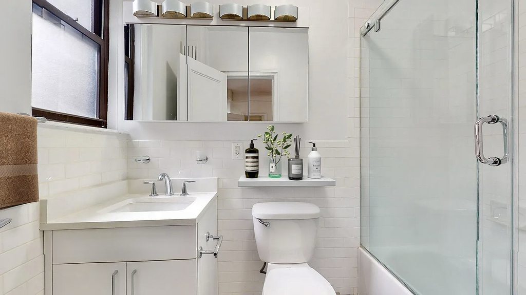 140 East 46th Street - Photo 3