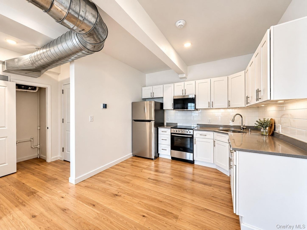 155 S River St - Photo 2