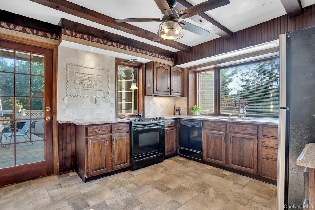 20 Linda Place - Photo 12