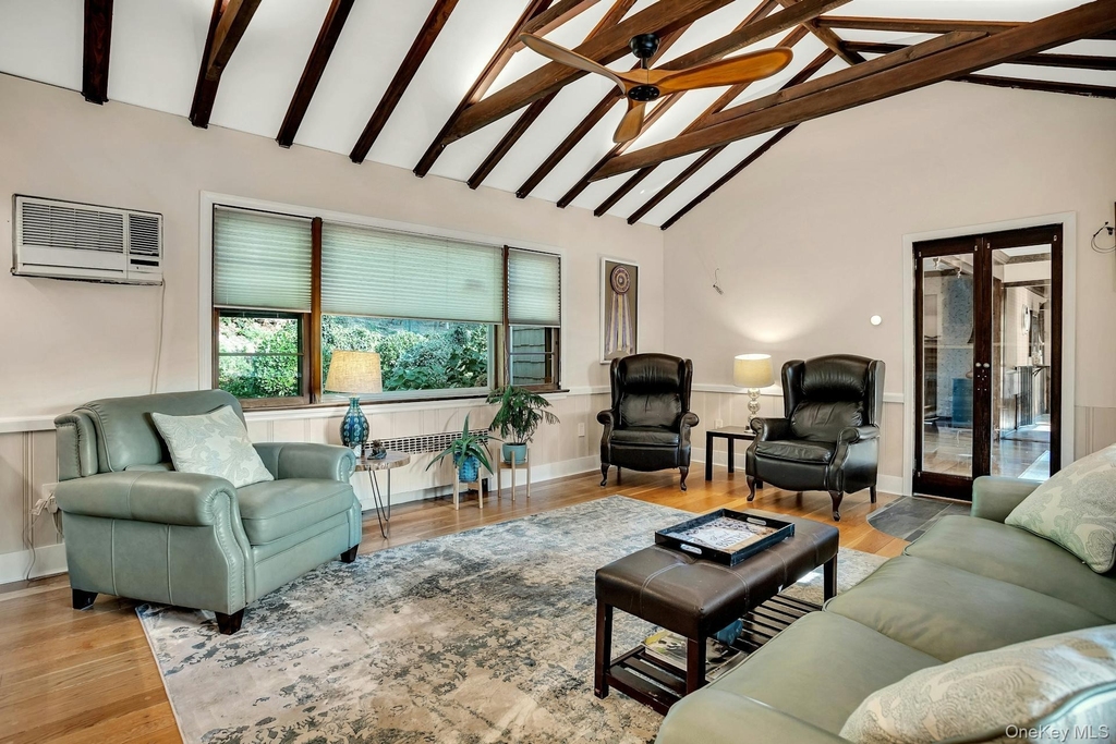 20 Linda Place - Photo 3