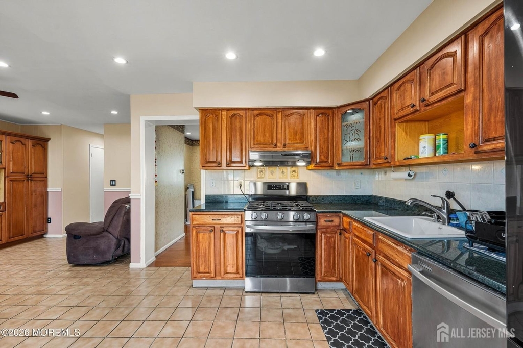 1 Quincy Circle - Photo 14
