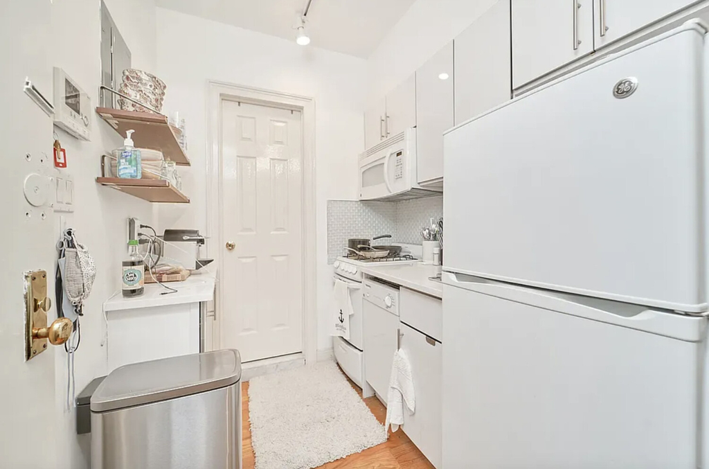 172 Mulberry Street - Photo 3